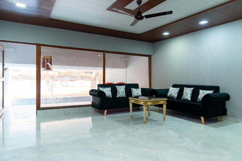Aarey Colony Villa | Royal squad Villa 238