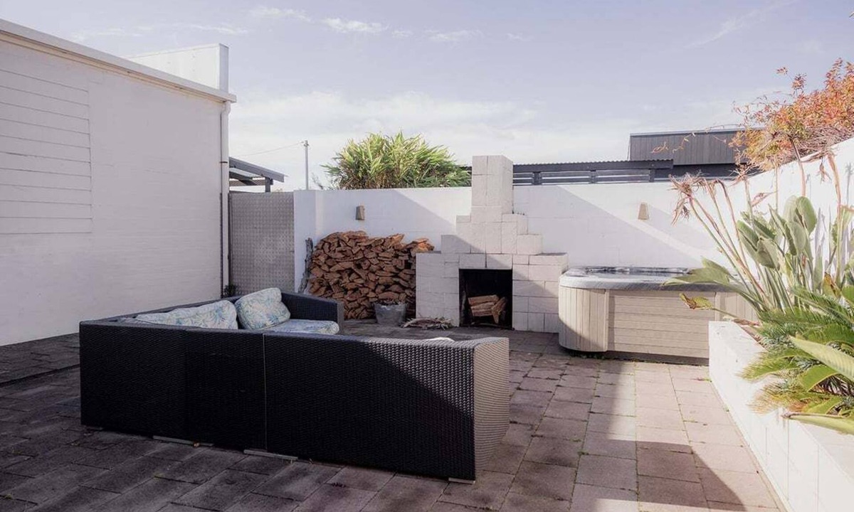 Port Sorell Apartment | Ruby SoHo Spa Villa - Port Sorell