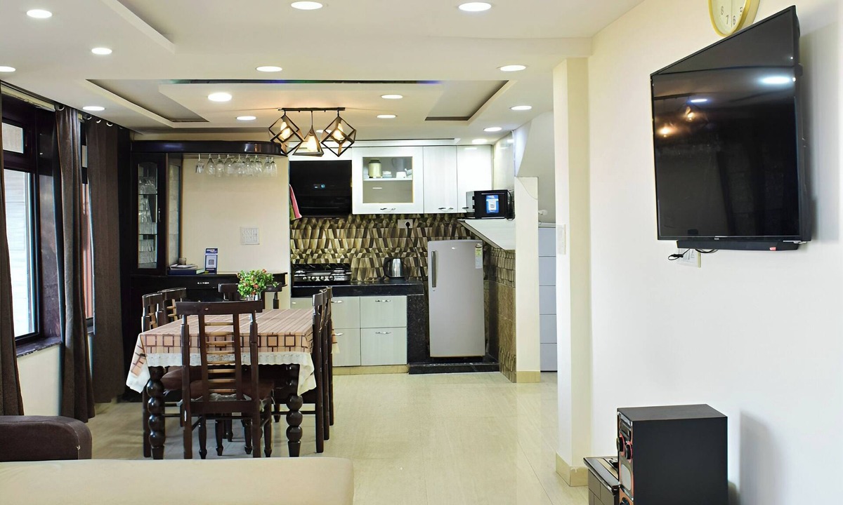 The Mall Road Villa | Rudhraksh Villa 4BR Perfect vacay Villa