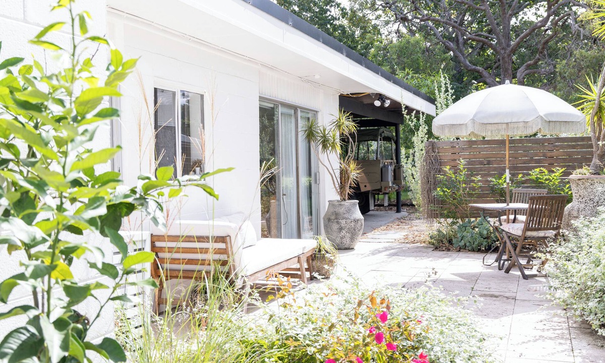 Umina Beach Apartment | Rustic, cosy one bedroom guesthouse. Just a short walk to Umina Beach!