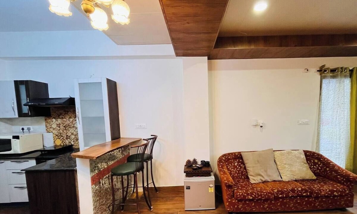 Kumarhatti Condo | Rustic Pines-1 : 1BHK Homestay Hidden Gem