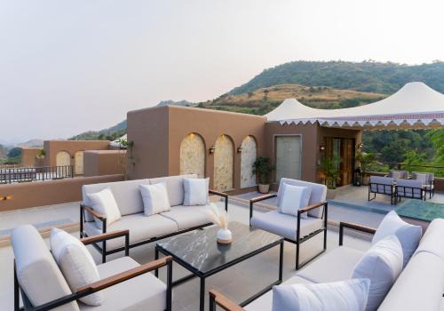 Bedla Villa | SaffronStays Moringa Valley - Oak Villa