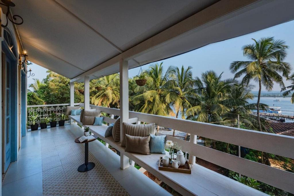 Alto de Porvorim Villa | SaffronStays RiverSong Britona