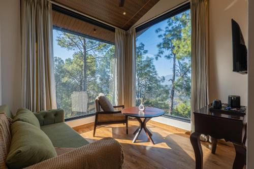 Nainital Villa | SaffronStays The Unwind Chalet- Boho Bliss Suite
