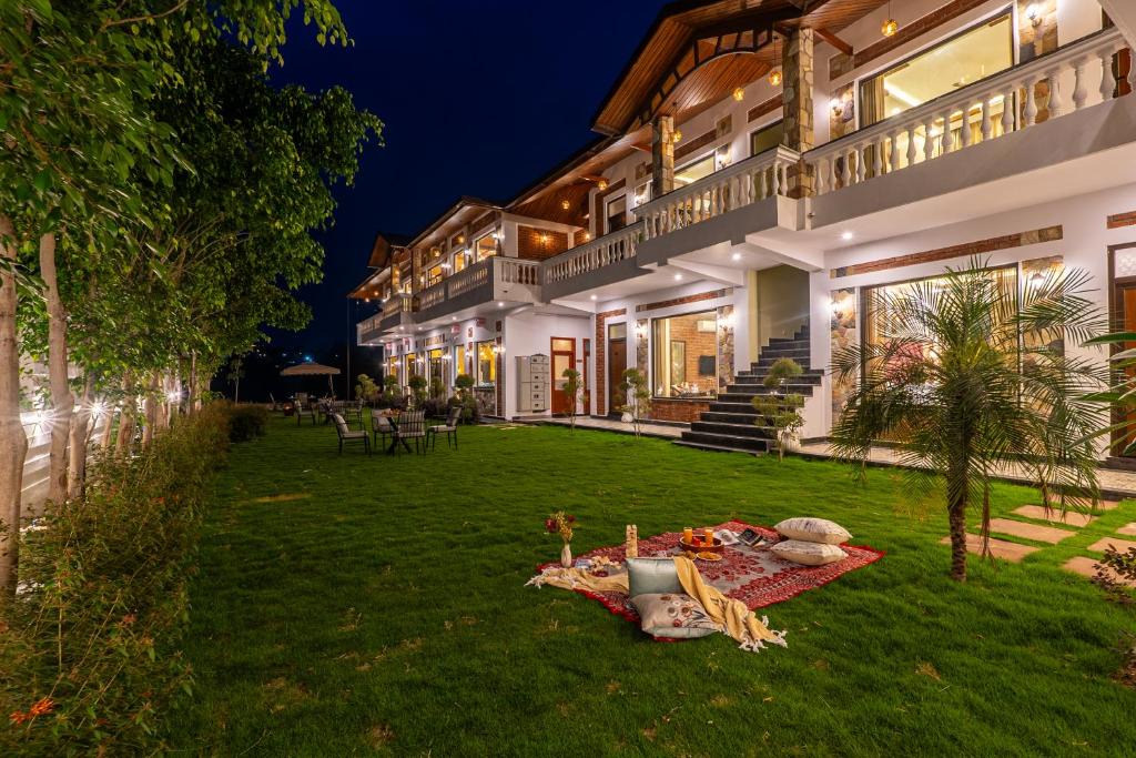 Bigha Villa | SaffronStays Tikrola Retreat, 2BR Stay with Mountain Views