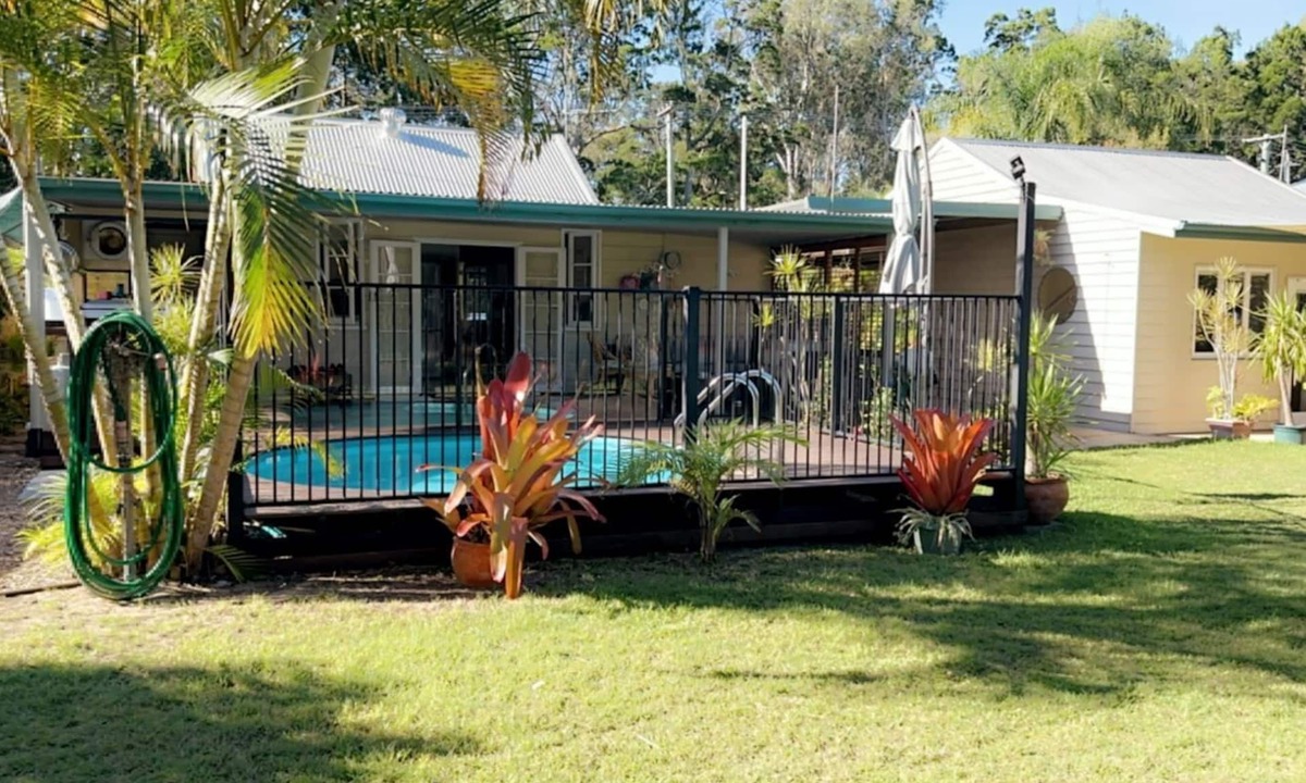 Toogoom Cabin | Sandy Toes Beachside Pad-Walkway to Toogoom Beach-Sleeps 4-BBQ-Plunge Pool