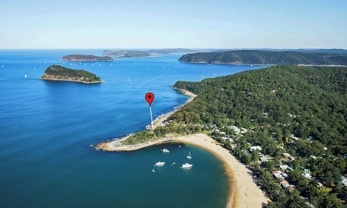 Pearl Beach Apartment | 'Seabreeze' a unique Waterfront/Beachside property