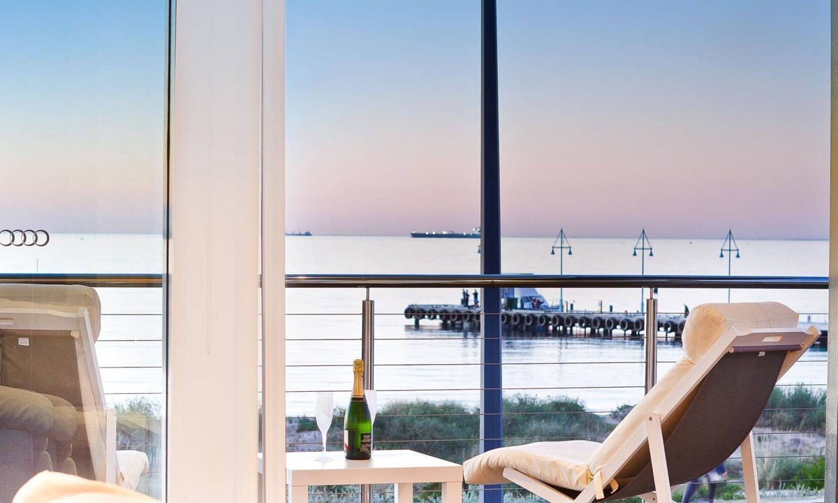 Rockingham Apartment | SEAGULL Condo/Apartment - Holiday Retreat (with views to die for!)