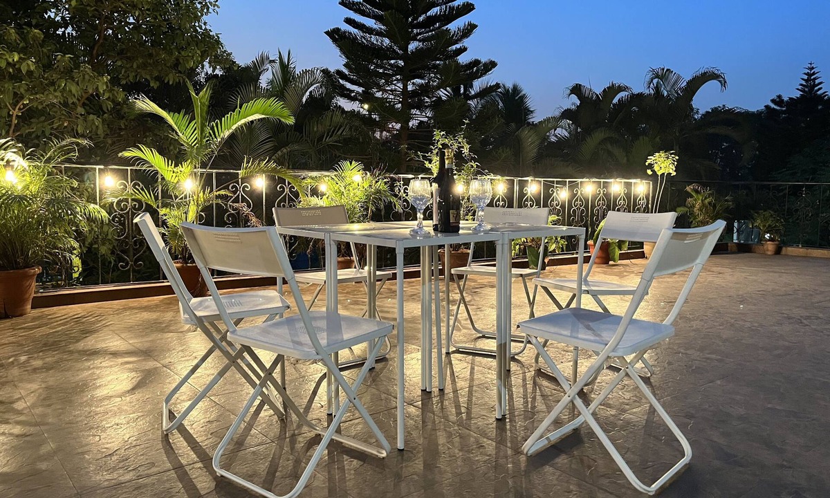 Navi Mumbai Apartment | Seaside Getaway with Party Pad