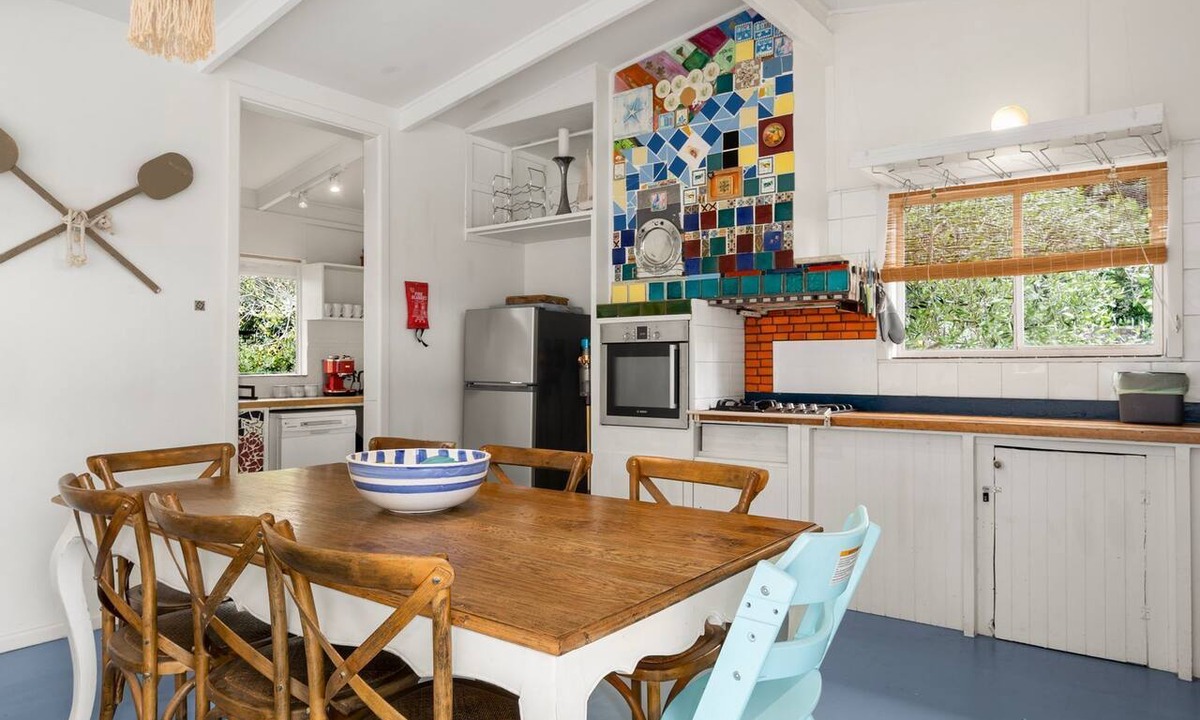 St Leonards House | Seaside Sanctuary - Beautiful family home located right next to the beach.