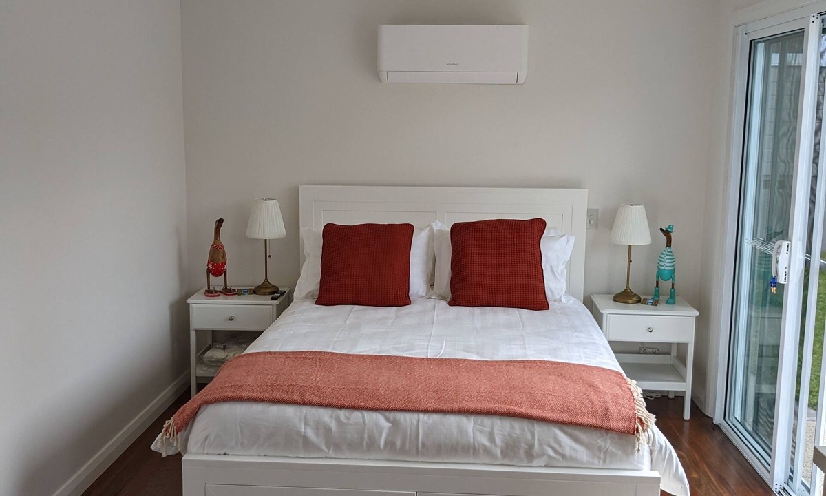 Shelly Beach Cabin | Secluded Pool House getaway- 500m to patrolled Shelly Beach