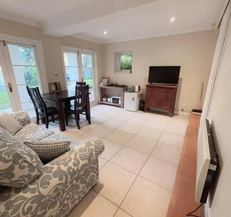 Wahroonga House | Self-contained unit in Wahroonga