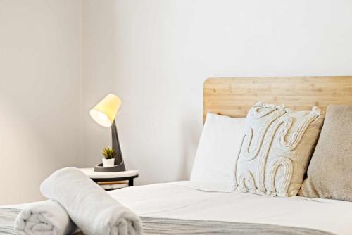 Sydney House | Serene Double Room - Cozy hideaway in South Hurstville - Shared Bathroom