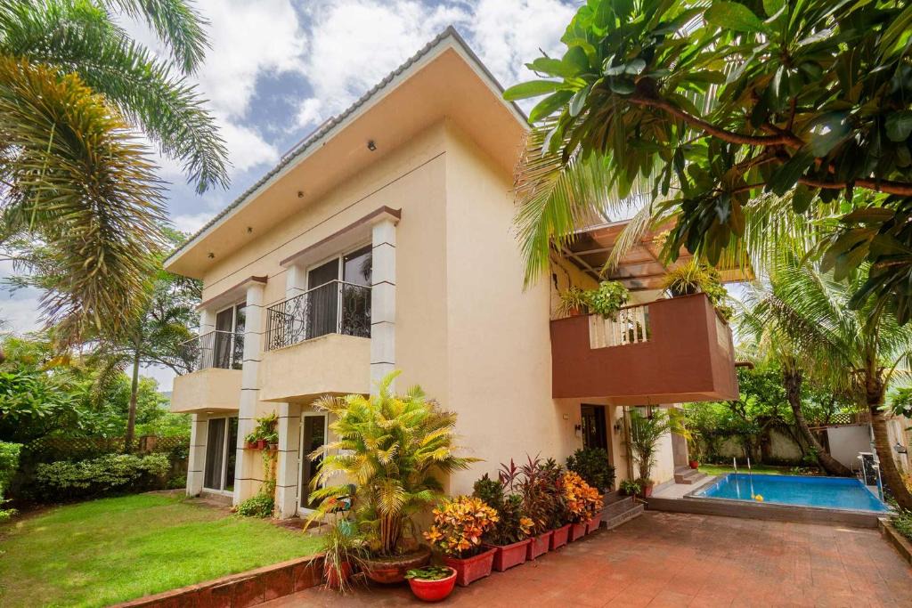 Kalote Mokashi Villa | Serene Villa by StayVista - A Hill-View Villa with Plunge pool