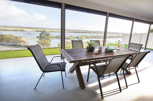 Seymour House | ‘Serenity’ and sweeping Murray River views