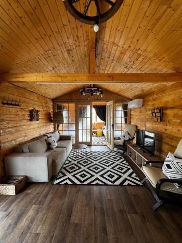 Valcea House | Serenity Retreats Maciuca