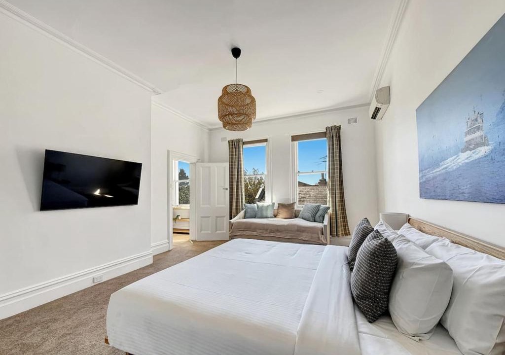 North Sydney Apartment | Serviced Luxury Condo, Parkside, moments to metro with parking