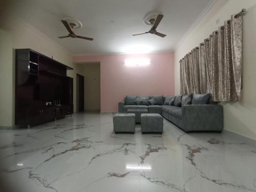 Kukatpalli Apartment | Servostay KPHB Phase 15 New Stunning 3 BHK - 2nd Floor