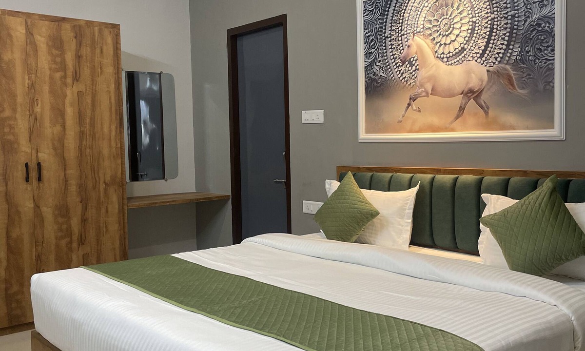 Gayariawas Hotel | SG Boutique Stay (Near Railway Station)