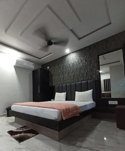 Datia Hotel | Shree radhe palace
