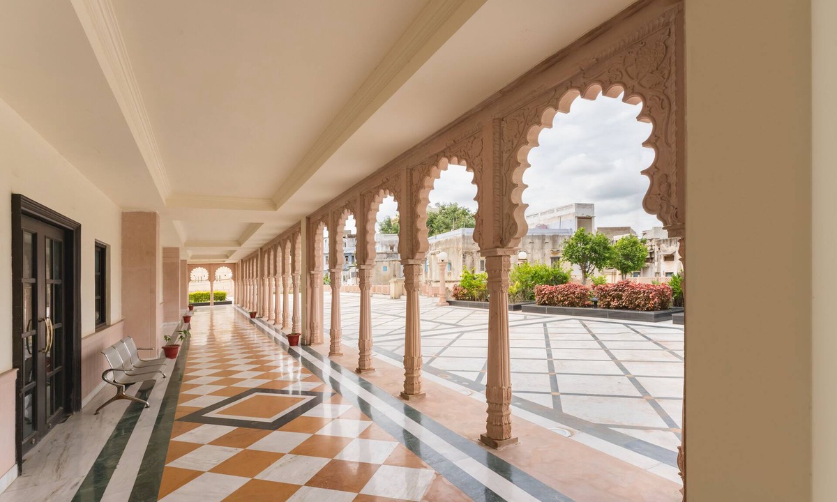 Nathdwara Hotel | Shree Vallabh Vilas Lords Plaza Nathdwara - Pure Veg