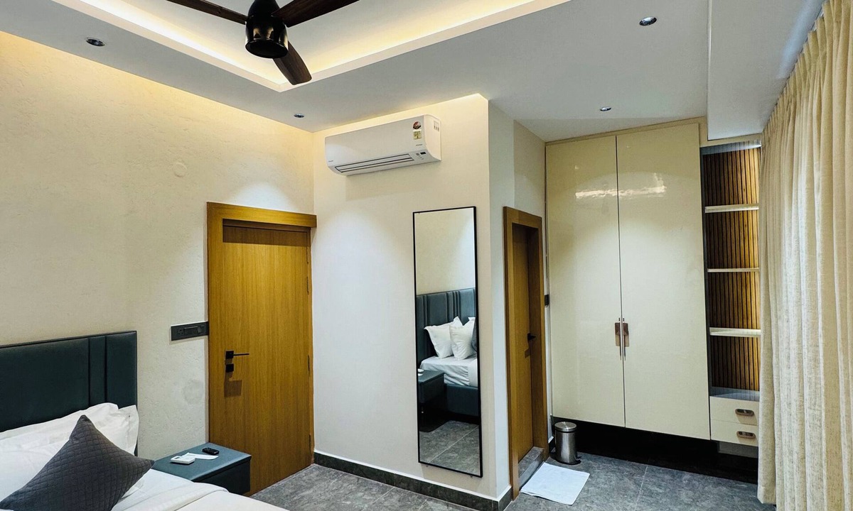 Serilingampally Hotel | Shreshtam Apart Hotel Kondapur