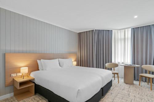 Newport Hotel | Silkari Mirage at Newport