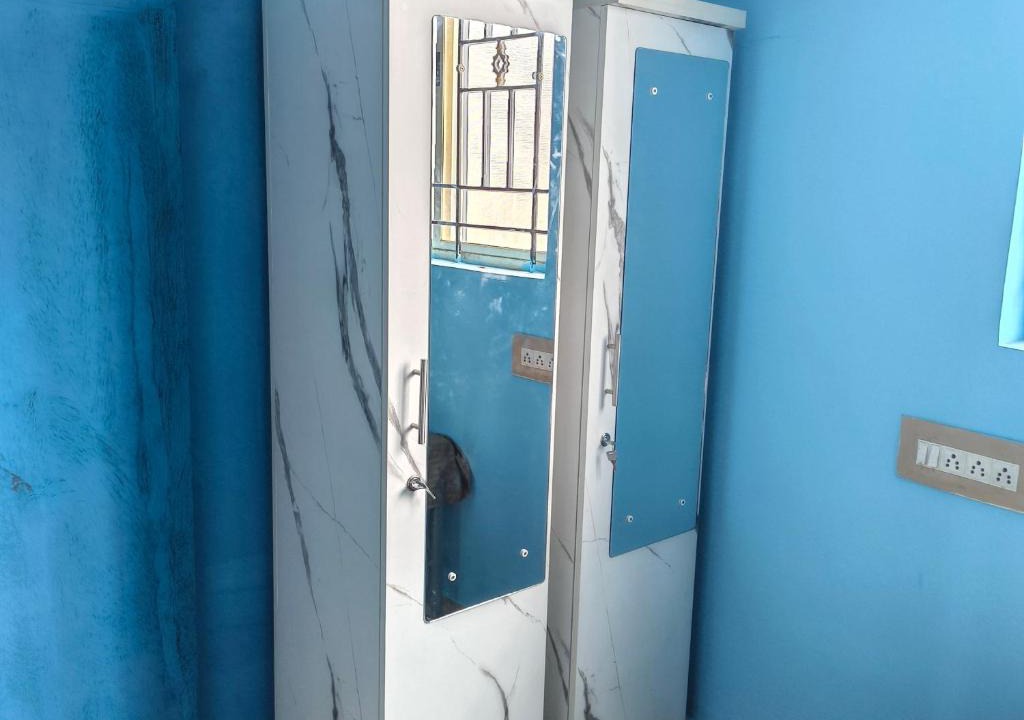 Vyalikaval HBCS Layout Bed & Breakfast | SIRI Krishna Gents PG