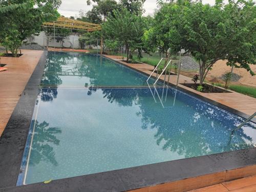 Bhimunipatnam House | Sivarama garden resort 8 AC living hall with 8 AC BHK stay &2 swimming pools& Box Cricket, settil and all near beach road, vishakhapatnam