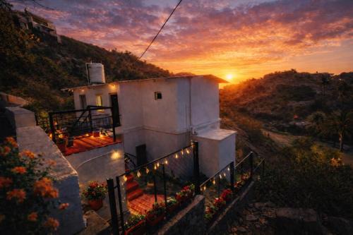 Mount Abu Cabin | Sky Mount Villa