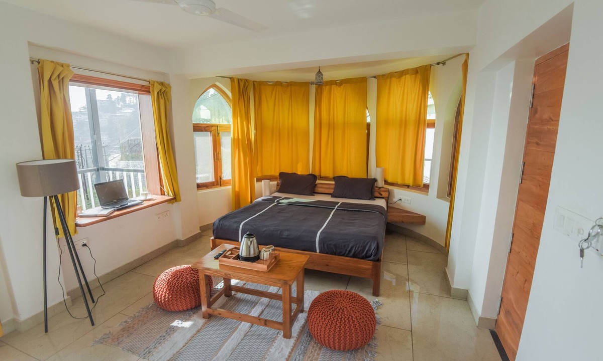 Landour Condo | Slane Castle - 2 BHK w/King Bed, Parking, Bonfire