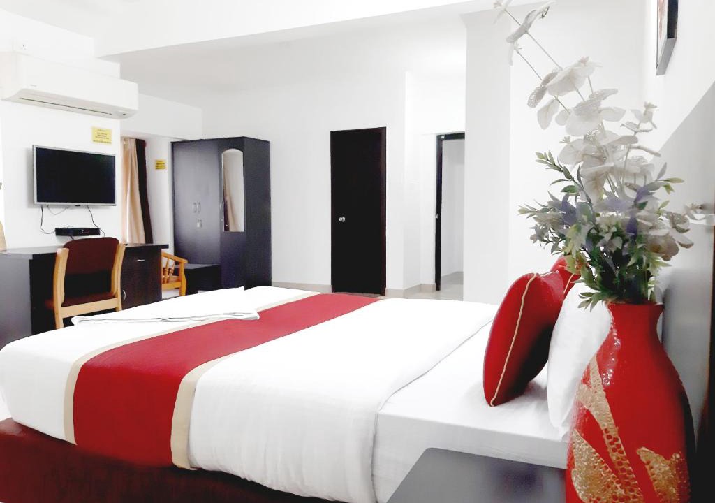 Shanthala Nagar House | SmartStay Long Stay Rooms in Luxury Apt - M G Road area