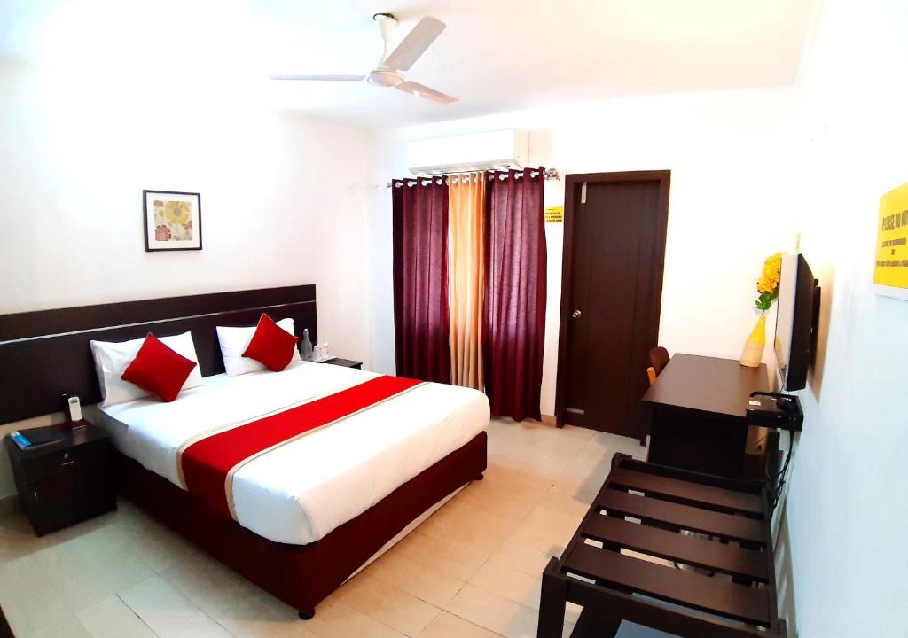 Shanthala Nagar House | SmartStay Private Room In Luxury Apts- MG Road area