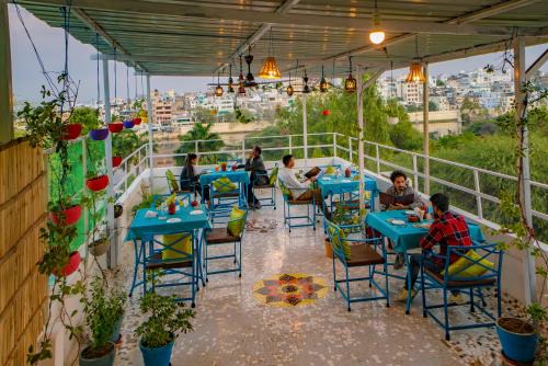 Lake Swaroop Sagar Hostel | Soham Haveli - A Lake Facing Stay in Udaipur