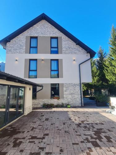 Busteni Villa | Solaris Zenith View