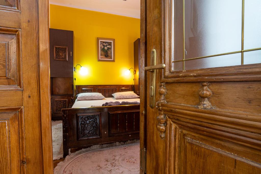 Old Town House | Solis M - Cosy Old Town Home with AC near the Beach and Harbour Private Entrance