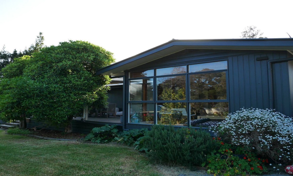 Somers House | Somers Beach Retreat - Only 200 metres to beach, ideals for couples or small family