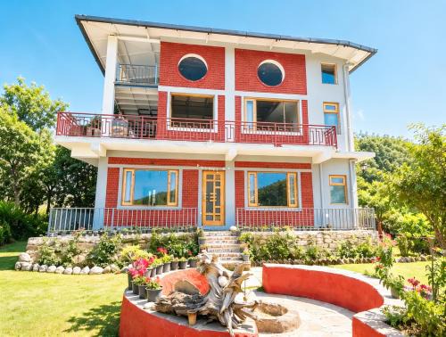 Kaul Villa | Sound of nature Hill View 3 BHK By Homeyhuts