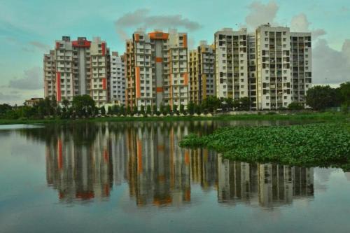 Kolkata Apartment | South-East-West Facing 3 BHK Lakeview Flat Howrah West Bengal