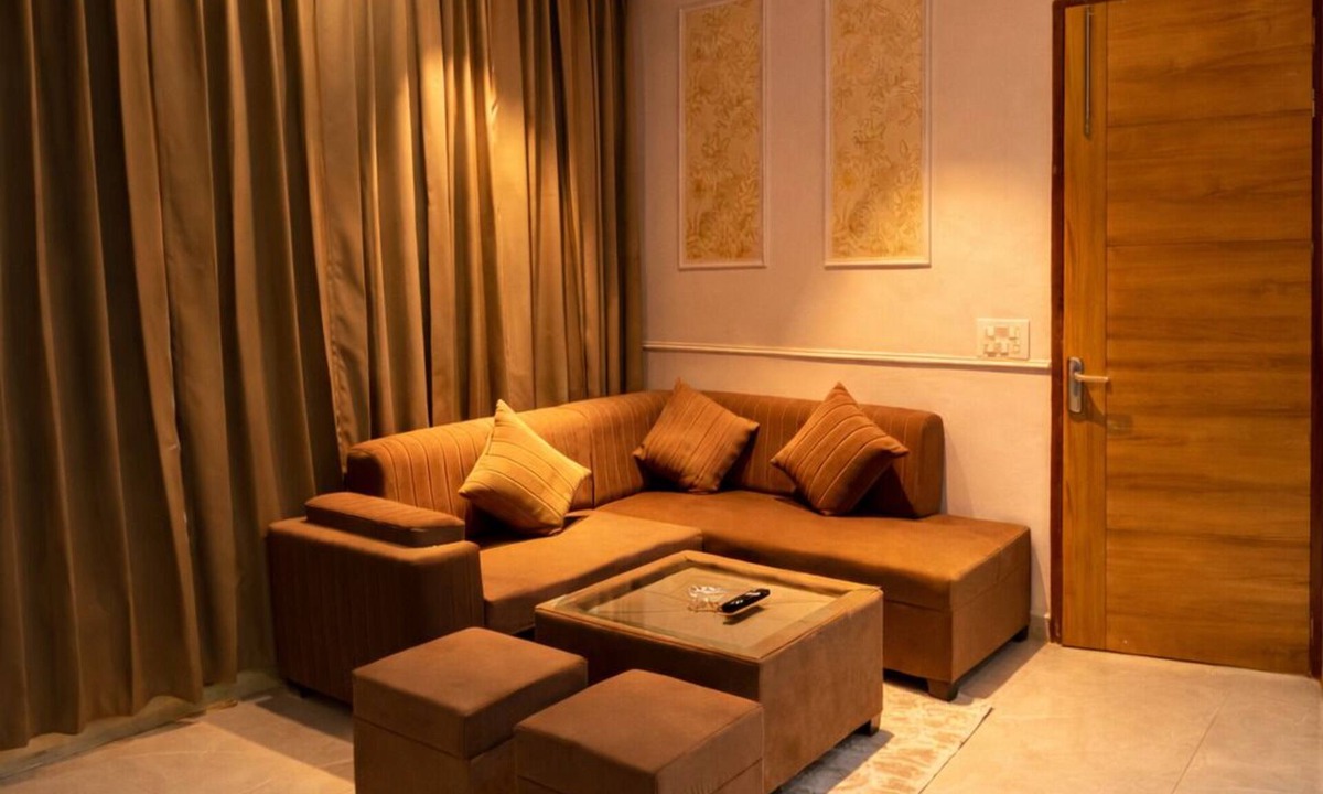 Noida Apartment | Spacious 2 Bedroom Apartment in a Peaceful Noida Neighborhood
