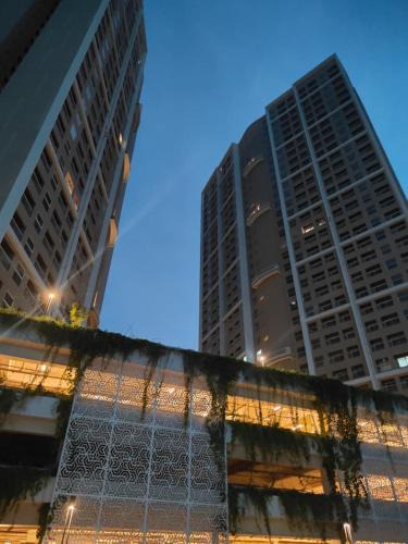 Gandhinagar Apartment | Spacious 2BHK Apartment in GIFT City for Families & Pros with Free Parking and pool