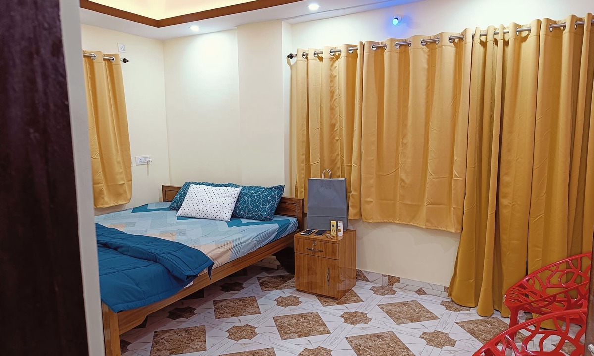 Phool Bagan Apartment | Spacious 3-bedroom apartment in beautiful Kolkata with AC