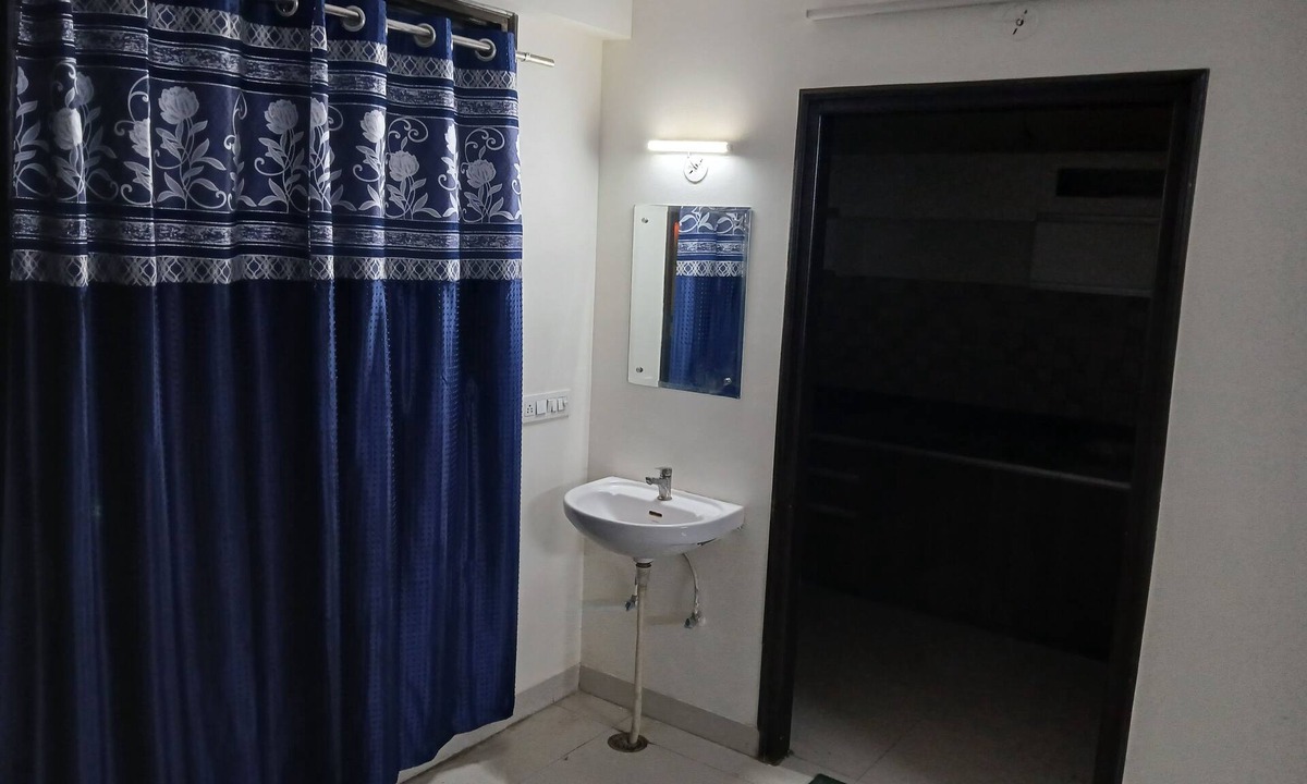 Jhotwara Apartment | Spacious 3-bedroom apartment with AC, WiFi in cool Jaipur