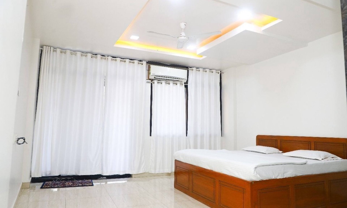 Ujjain Apartment | Spacious 3-bedroom apartment with AC, WiFi in wonderful Ujjain