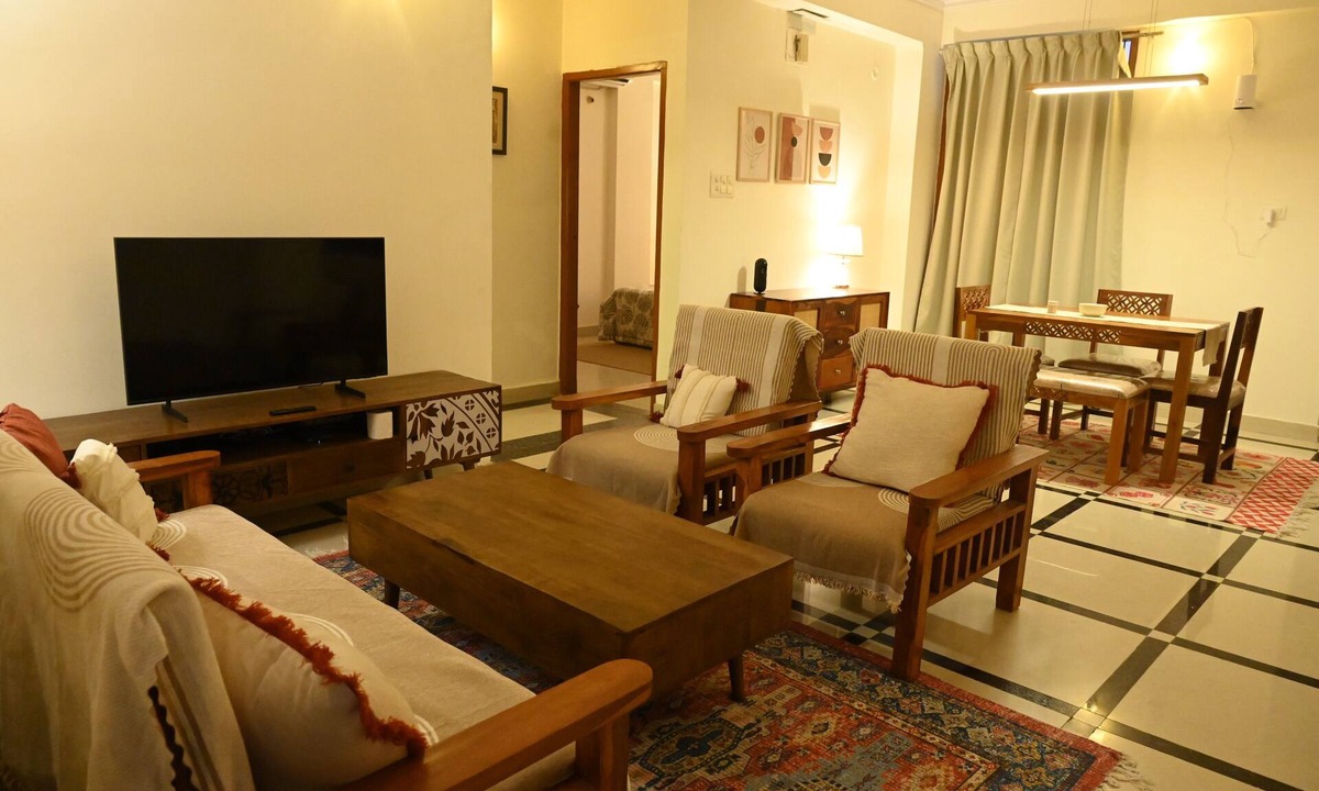 Varanasi Apartment | Spacious 3BHK with Lift & Free Parking