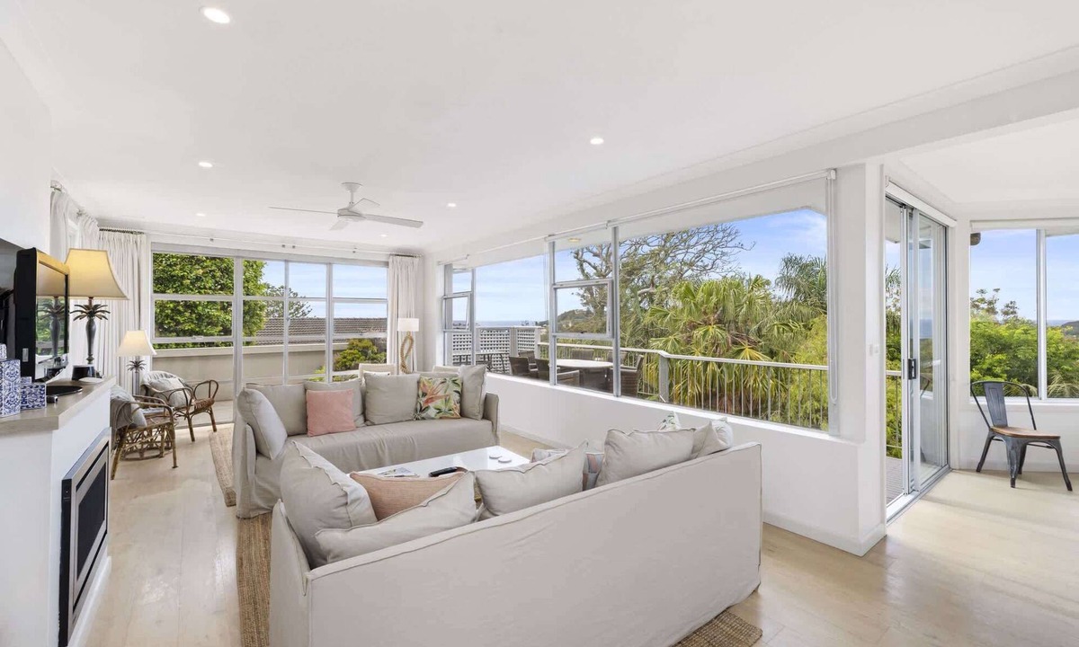 Whale Beach House | Spacious 5-Bed Beach House with Ocean View