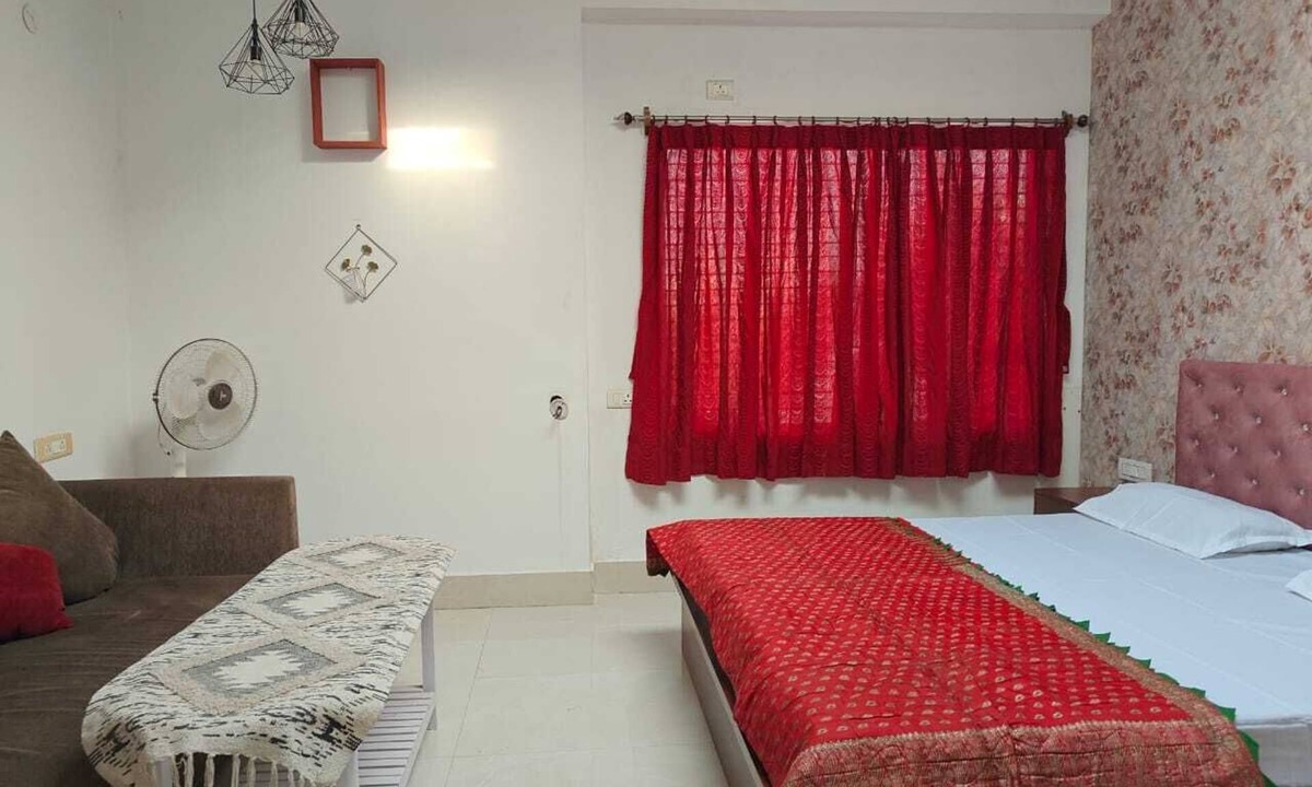 Sigra House | Spacious 8-bedroom house in lovely Varanasi with AC and modern Amenities