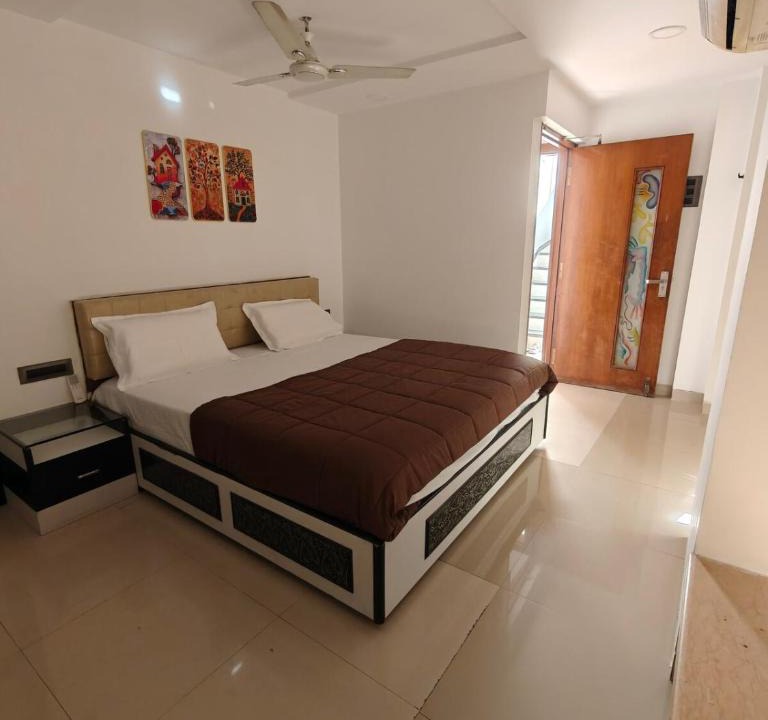 Sanpada Apartment | Spacious Garden Facing 2 BHK in Sanpada 5 mins from DY Patil Stadium