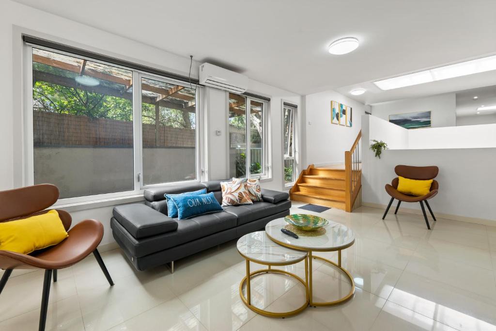Canterbury House | Spacious Villa Holiday Staycation in Canterbury East of Melbourne