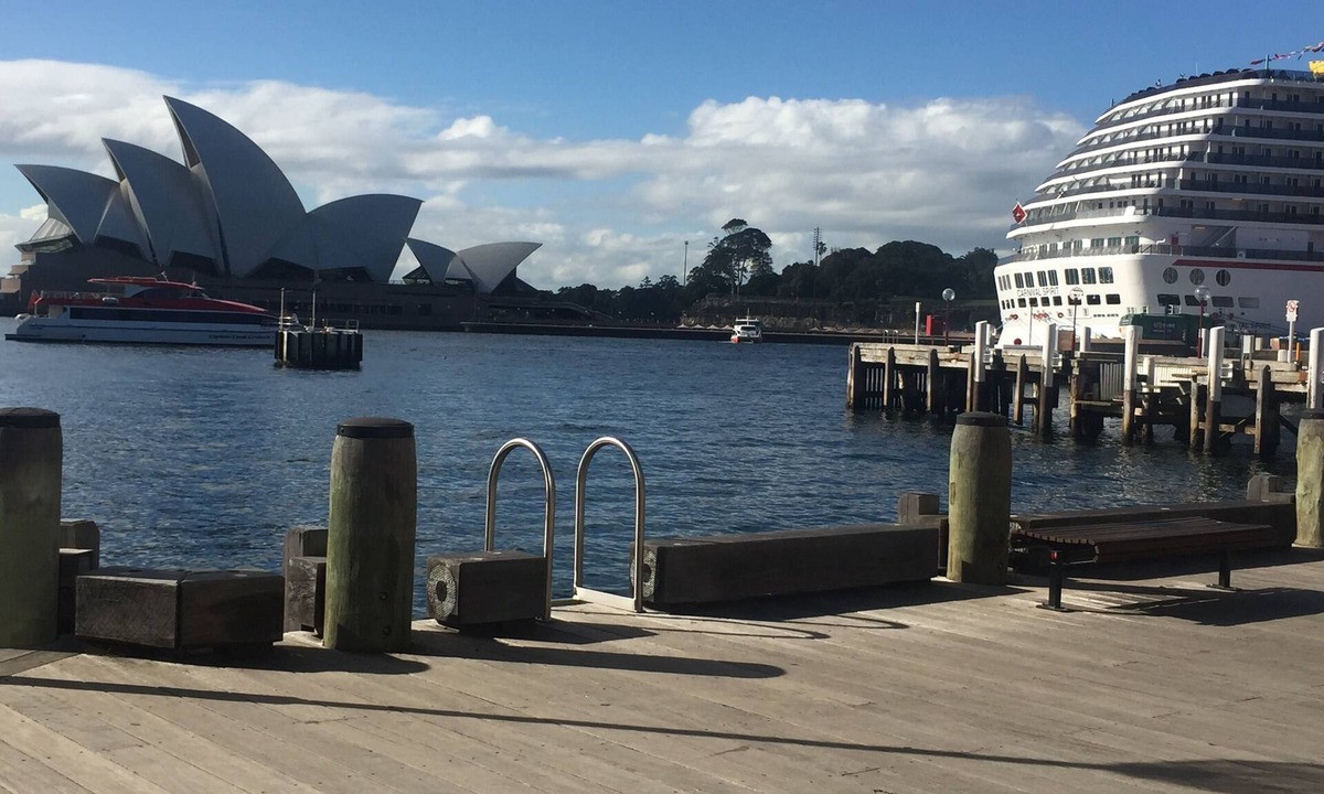 Barangaroo Cottage | Spectacular Harbour Peninsular Location with a Unique Historic Village Setting.